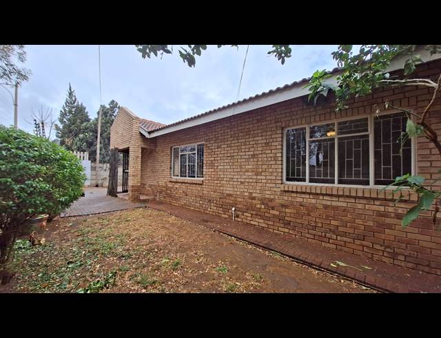 2 BEDROOM TOWNHOUSE TO LET IN IRENE PARK